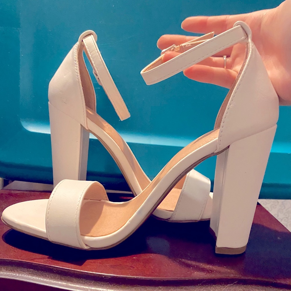 🎉 $10 Single Strap White Heel